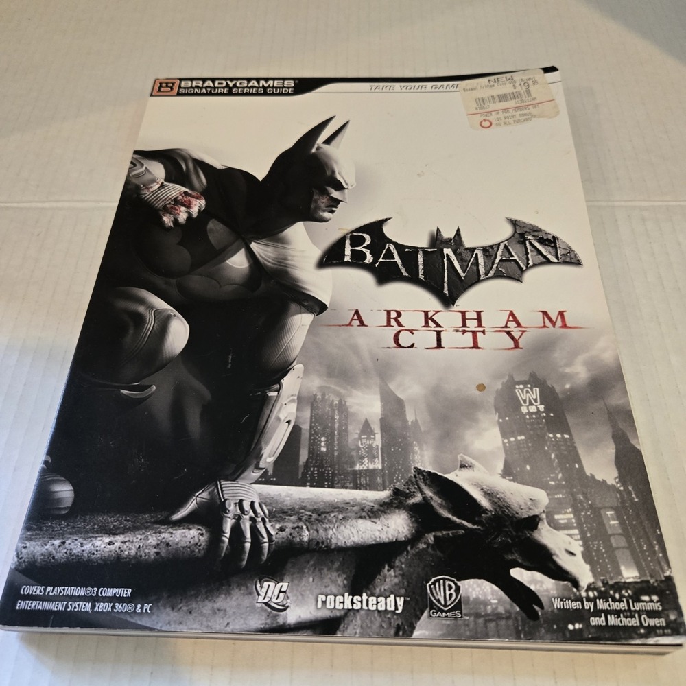 Batman:‎ Arkham City Signature Series Guide BradyGames paperback Good